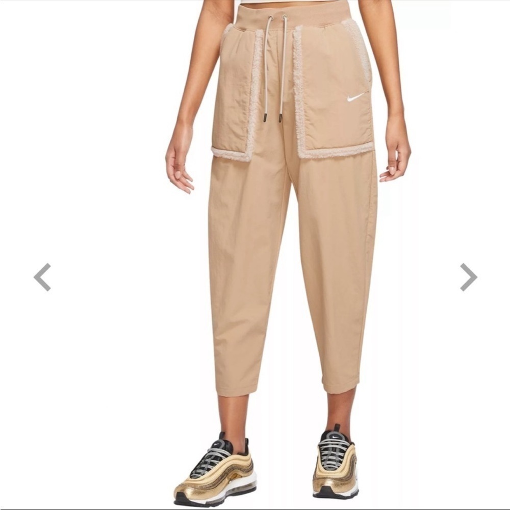Nike: Women's Essential Woven Teddy Pockets Cropped High Rise‎ Jogger Pants XS